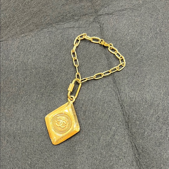 CHANEL Gold Chain Link Bracelet - Picture 1 of 3